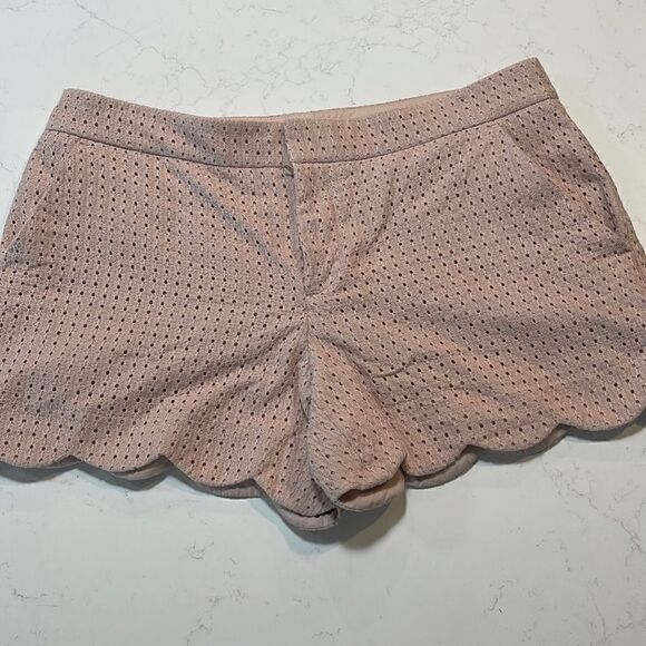 Club Monaco shorts.  Size 6. Scalloped hem.  Pockets all around. Dusty pink. - Picture 1 of 4